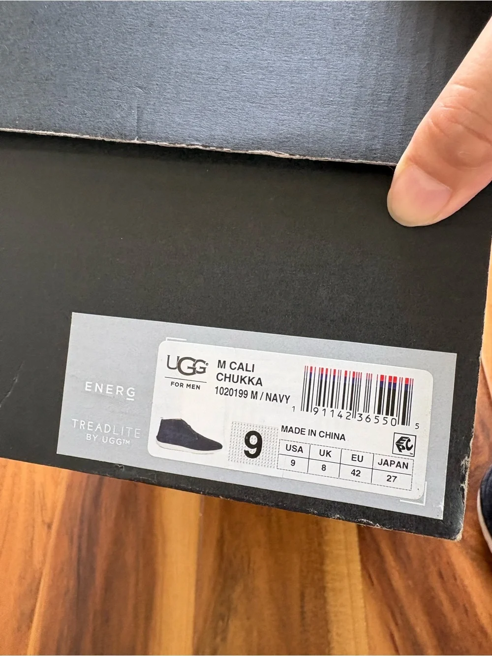 UGG Men's Chukka Boots Bundle Size 9 - Navy (Like New) & Black (Flawed) w/boxes